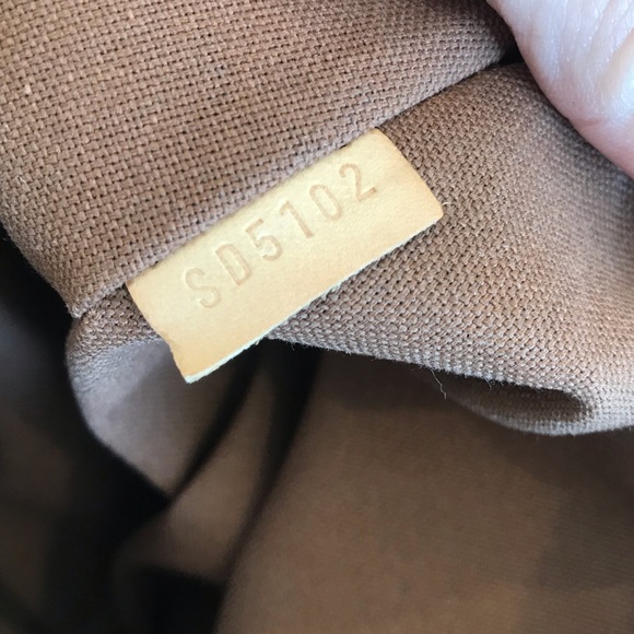 Louis Vuitton Monogram Palermo GM Handbag. - Picture 3 of 8